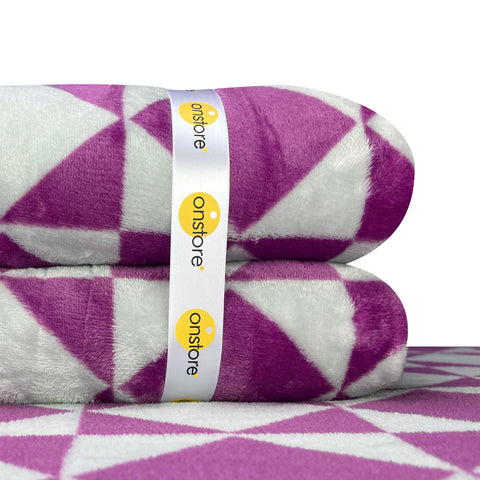 Cobija Individual Estampada Premium  230cm x 150cm Onstore. Color lila