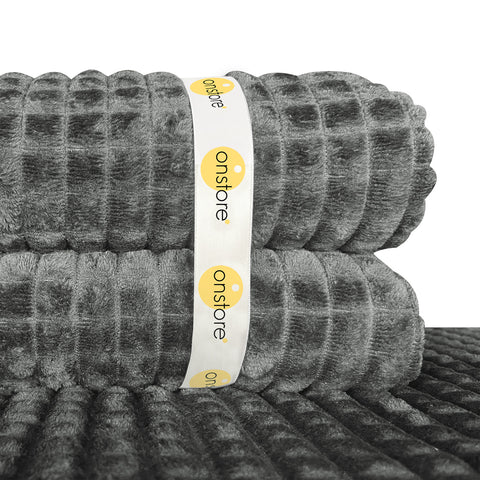 Cobija Individual Selecta 230cm x 150cm Onstore. Color oxford, que es un gris oscuro